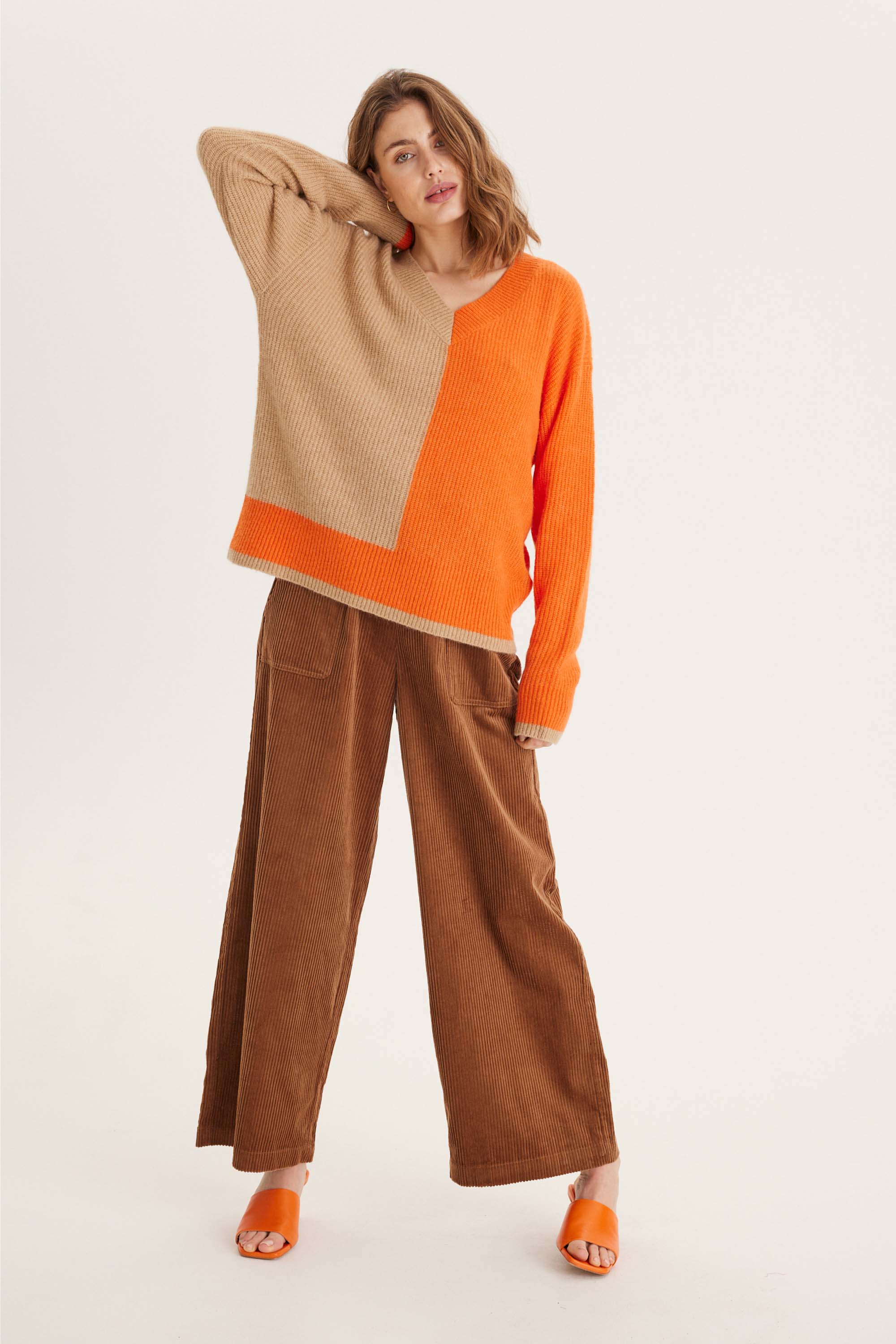 SUMMERY Copenhagen Taylor V-neck Sweater Sweater 568 Vibrant Orange
